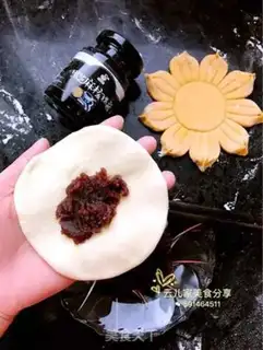 Make Sunflower bun step 14