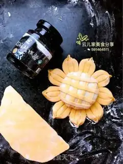 Make Sunflower bun step 15