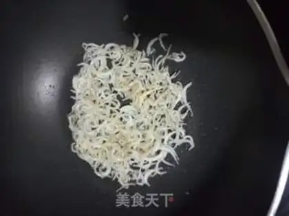 Make Silverfish fried eggs step 1