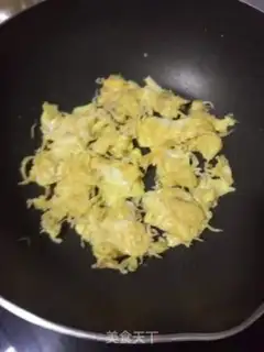 Make Silverfish fried eggs step 3