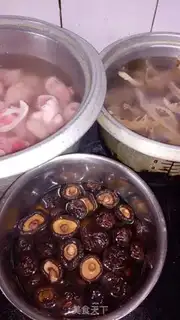 Make The mushrooms dry pig hands step 0