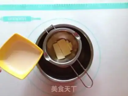 Make Yellow chocolate pie step 1