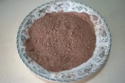 Make Christmas cocoa cream cake step 1