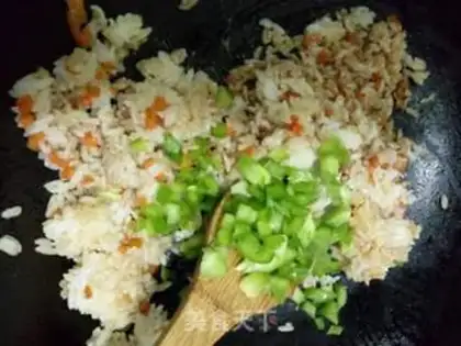 Make Pyramid carrots, sausage and rice step 4