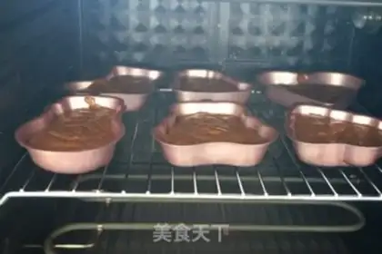 Make Christmas cocoa cream cake step 10