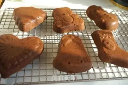 Make Christmas cocoa cream cake step 13