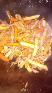 Make Carrot-cracked fried meat step 4
