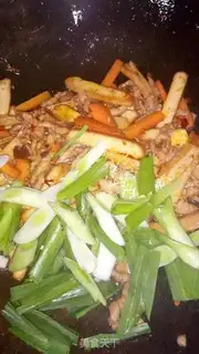 Make Carrot-cracked fried meat step 5