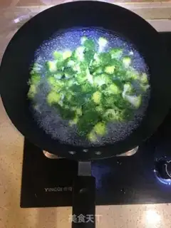 Make Oiled with broccoli step 0