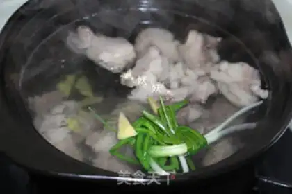 Make Roach and lamb soup step 3