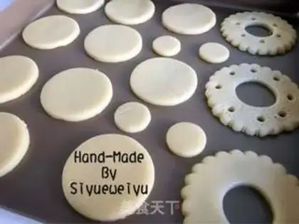 Make Christmas frosting cookies step 10