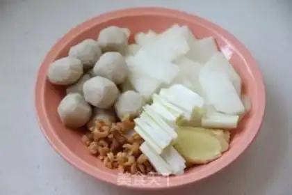 Make Pond melon fishball soup step 0
