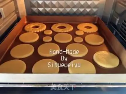 Make Christmas frosting cookies step 11