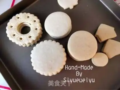 Make Christmas frosting cookies step 12
