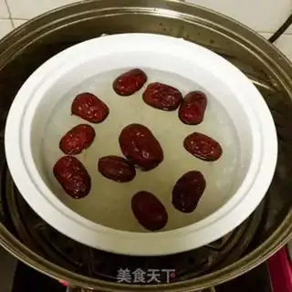 Make "Red dates, ice cream, oat nest." step 3