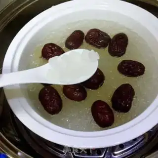 Make "Red dates, ice cream, oat nest." step 5
