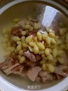 Make Chicken soup with white fruit step 1