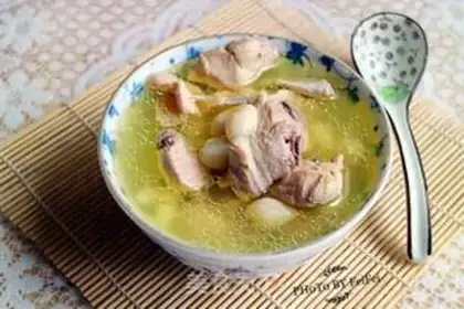 Make Chicken soup with white fruit step 3