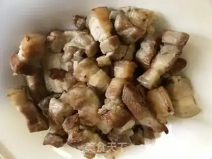 Make Spicy red meat step 1