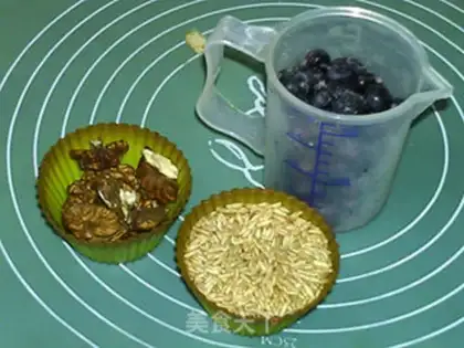 Make walnut oatmeal step 0