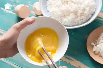 Make Egg fried rice step 1