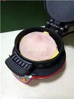 Make Pancake burger step 4