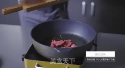 Make Onion sauce, ink fish noodles step 0
