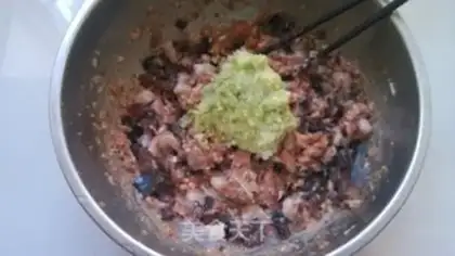 Make Big cabbage pork dumplings step 5