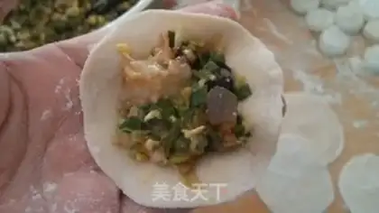 Make Big cabbage pork dumplings step 6