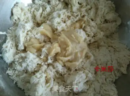Make Black pepper beef onion pie step 3