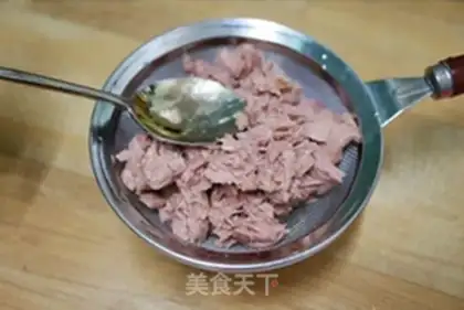 Make Korean tuna pickles step 1
