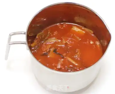 Make Korean tuna pickles soup step 2