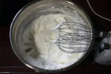 Make Six inches of strawberry naked cake step 0