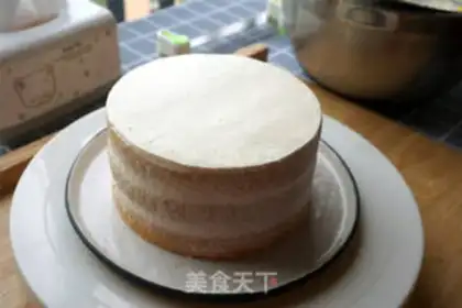 Make Six inches of strawberry naked cake step 9