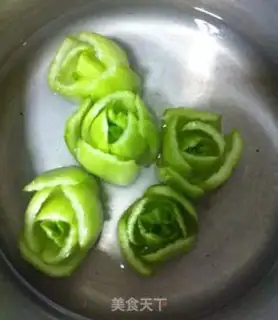 Make Shrimp heart roses steam step 1