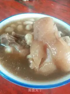 Make Fire Dragon peanut pig hoof soup step 4