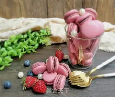 Make Pink Macalon step 10