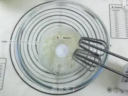 Make Zebra line cake roll step 5