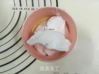 Make Zebra line cake roll step 9