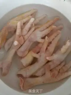 Make Homemade chili chicken claws step 0