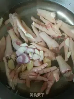 Make Homemade chili chicken claws step 2