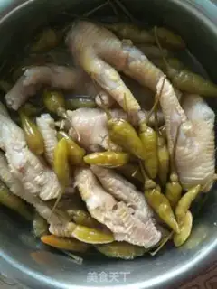 Make Homemade chili chicken claws step 3