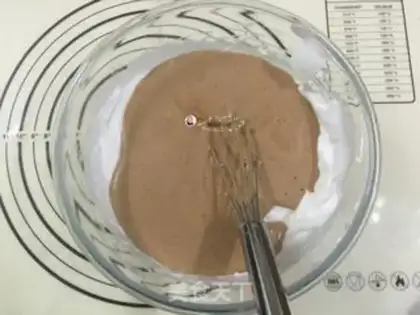 Make Zebra line cake roll step 15