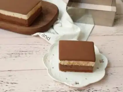 Make Double chocolate mousse cake step 30