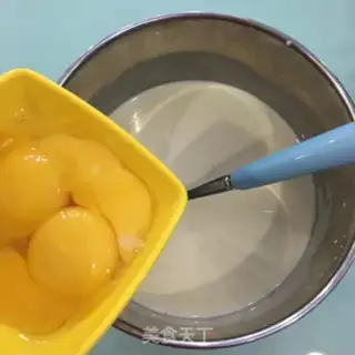 Make Coconut balls step 3