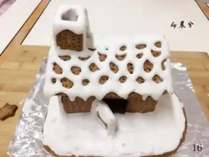Make Gingerbread house step 16