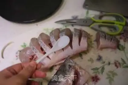 Make Rich peacocks open their fish step 5