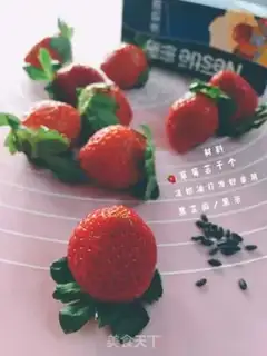 Make Strawberry Santa step 0