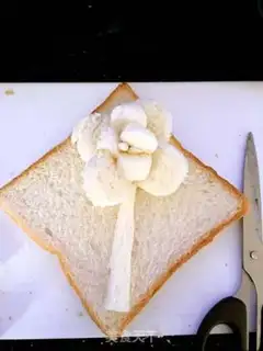 Make Toast flower step 4