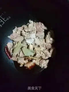 Make Tomato beef soup step 1